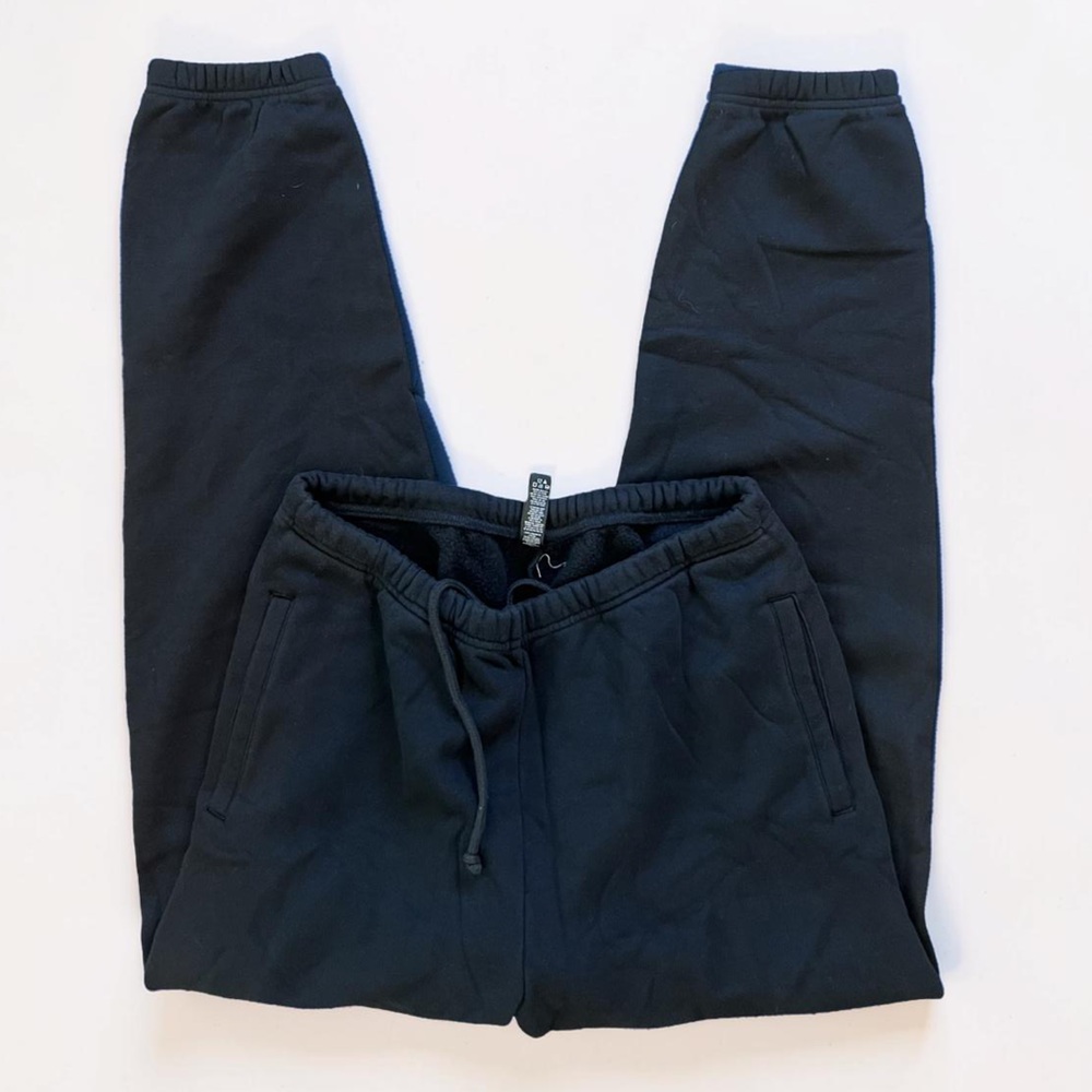 skims black sweat pants